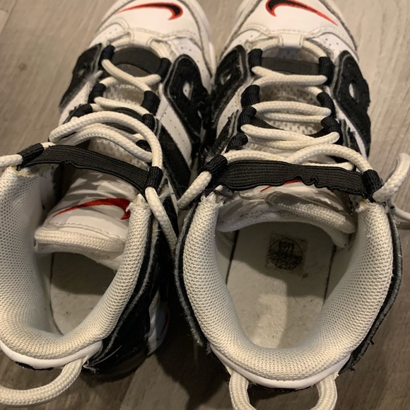 Kids gently used Nike in size 12.5 - Picture 4 of 6